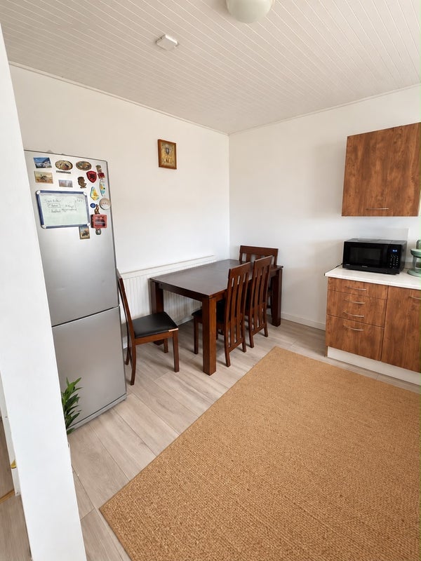 Room Leader Avenue in Greater London