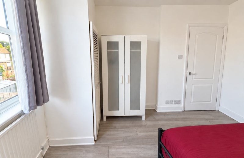 Room Leader Avenue in Greater London