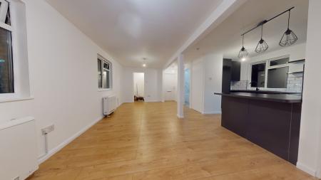 Flat Trafalgar Close in Peacehaven