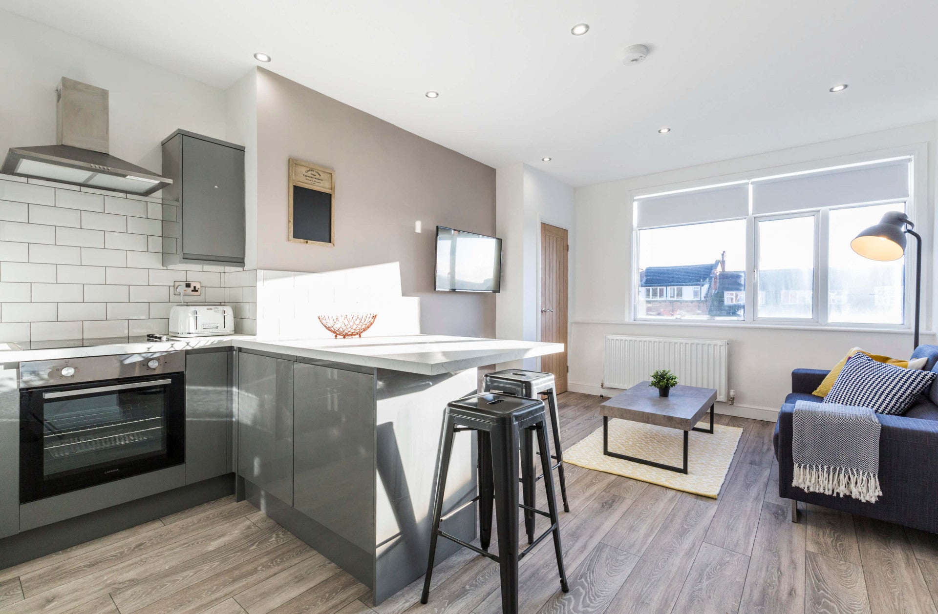 Room Woodsley Road in Leeds