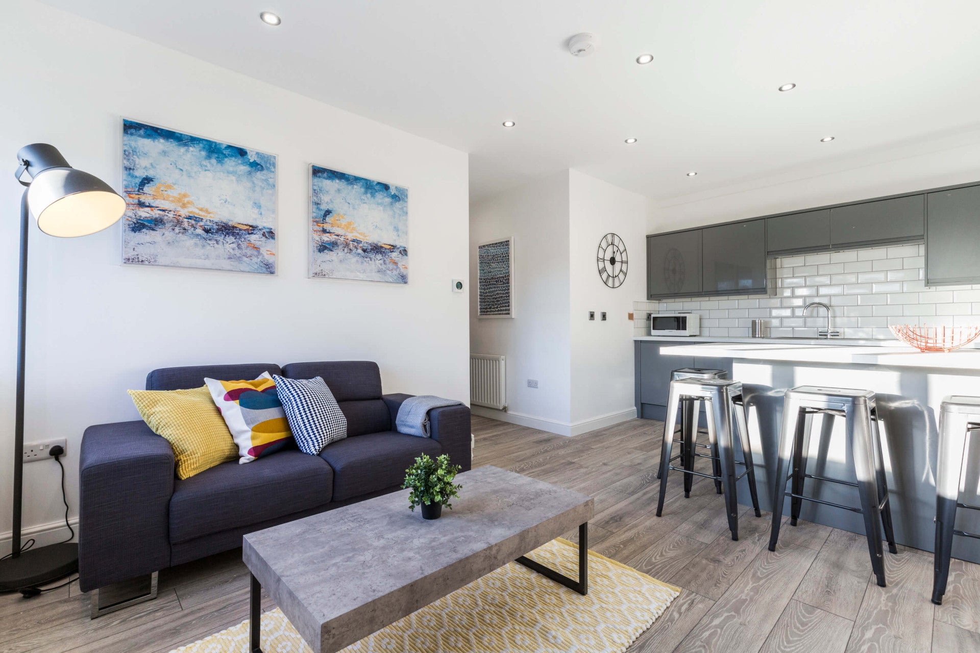 Room Woodsley Road in Leeds