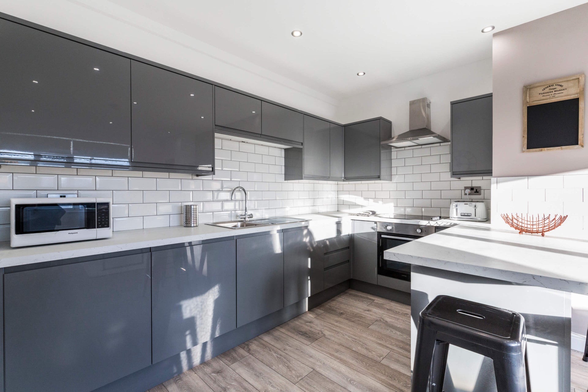 Room Woodsley Road in Leeds
