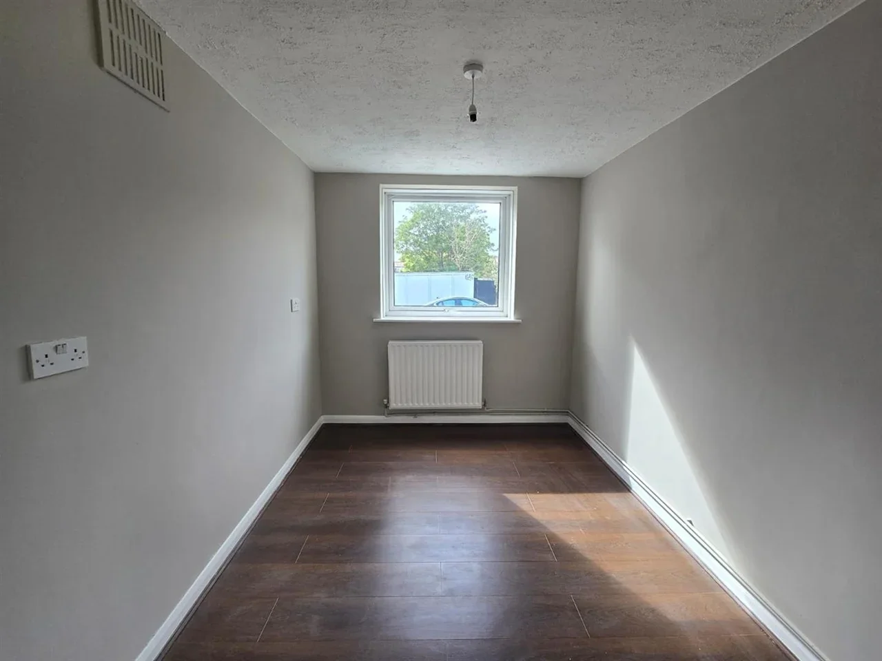 Flat Lonsdale Road in Greater London