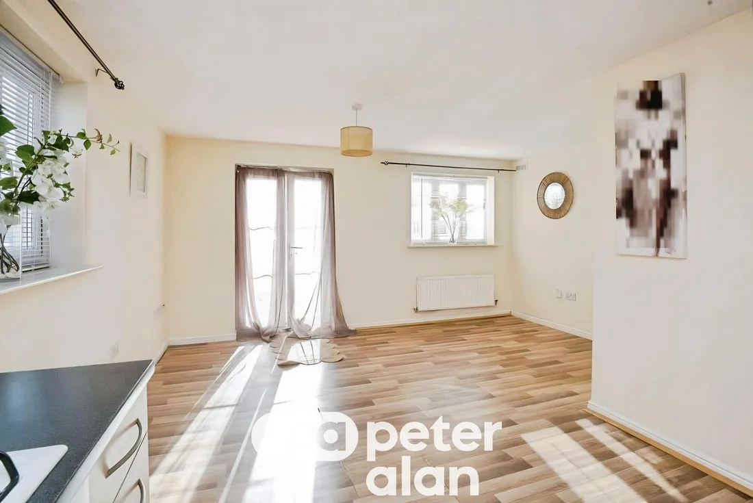 Flat Argosy Way in Newport