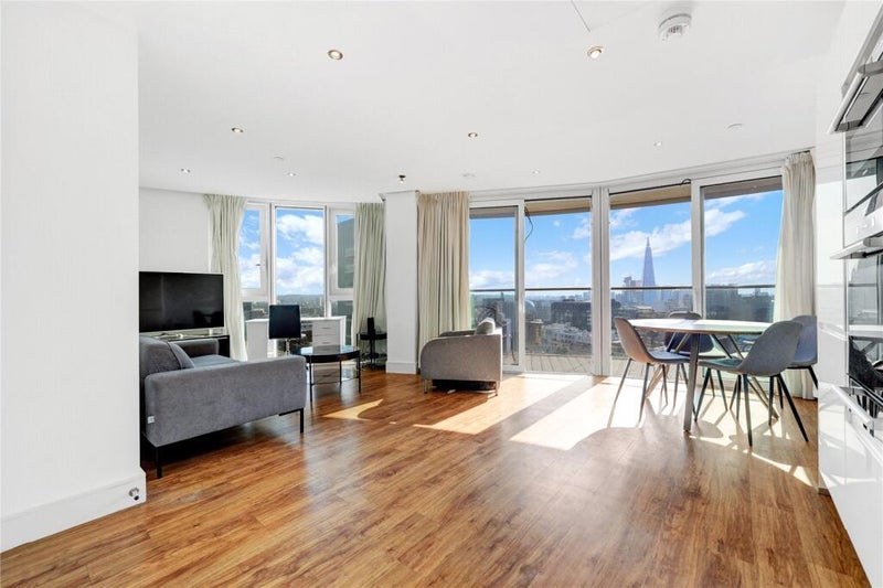 Flat Alie Street in Greater London