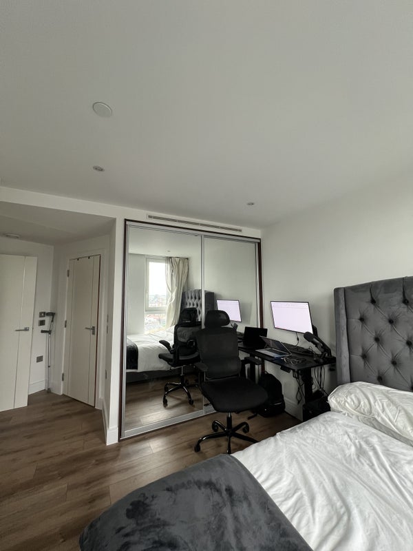 Flat Alie Street in Greater London