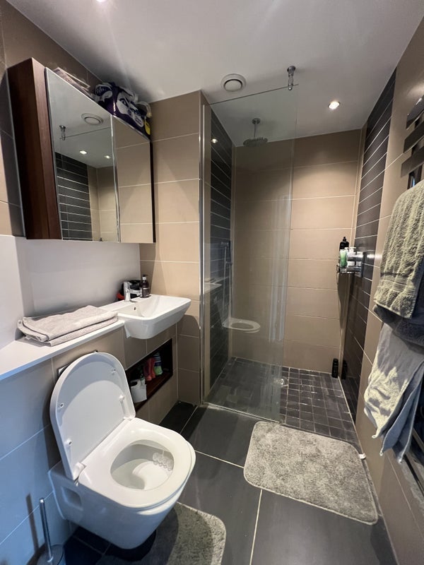 Flat Alie Street in Greater London