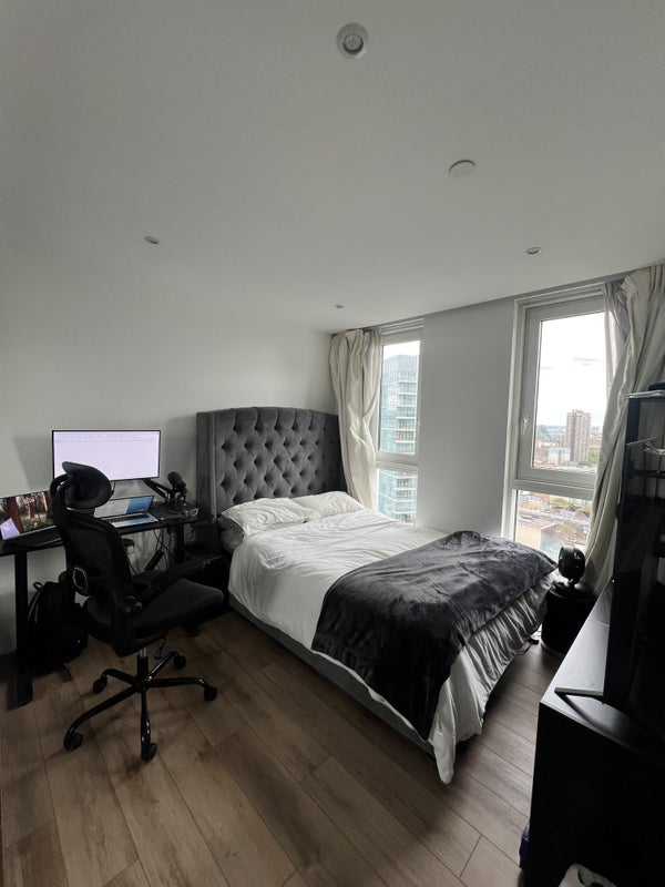Flat Alie Street in Greater London