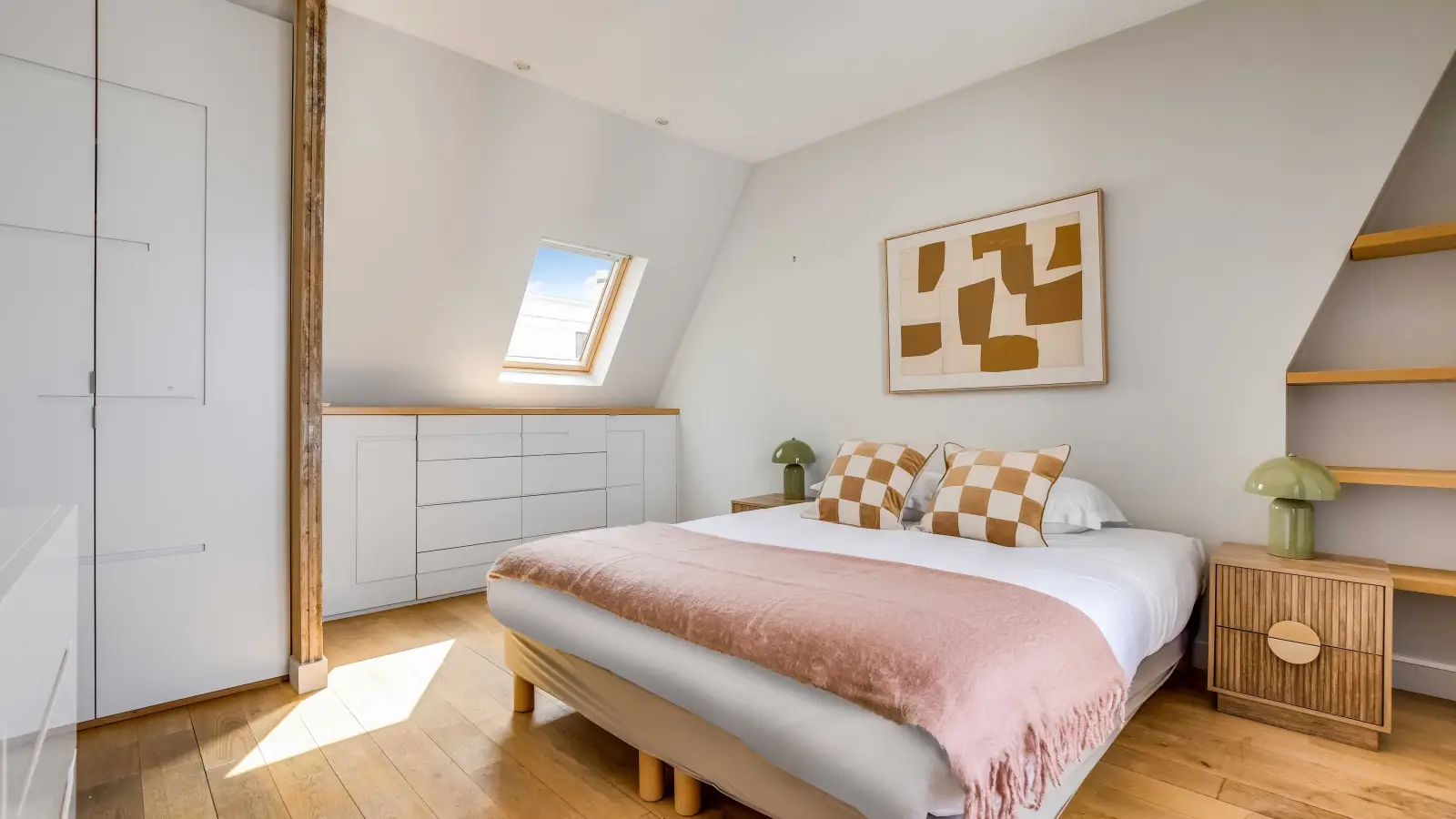 Flat Cour des Petites Écuries in Paris