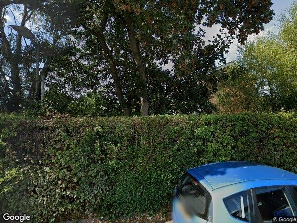 Room De Havilland Close in Welwyn Hatfield