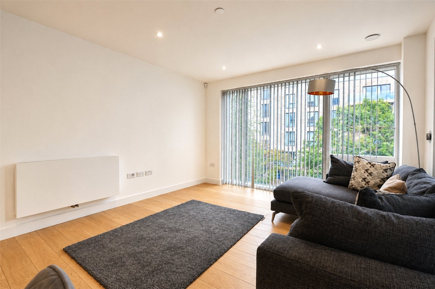 Flat Fergus Street in Greater London
