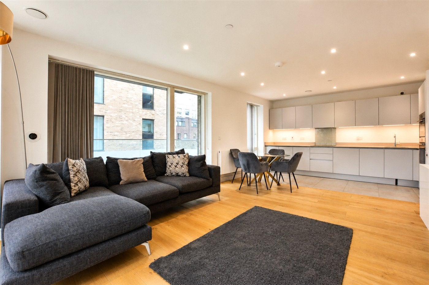Flat Fergus Street in Greater London