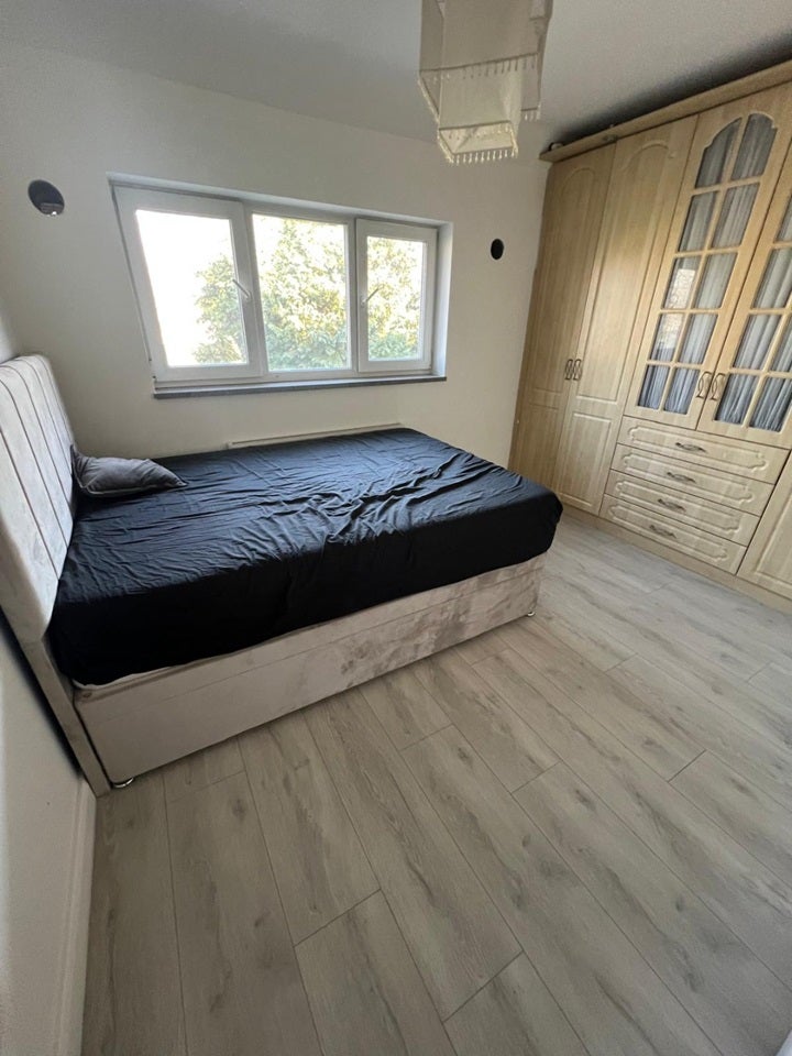 Room Elmdon Road in Greater London