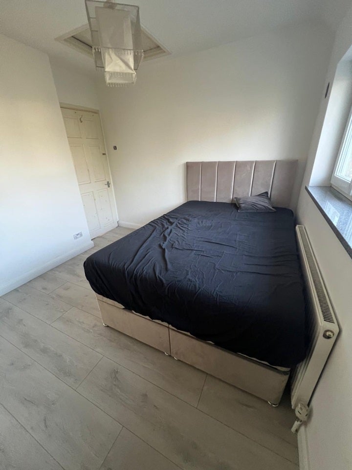 Room Elmdon Road in Greater London