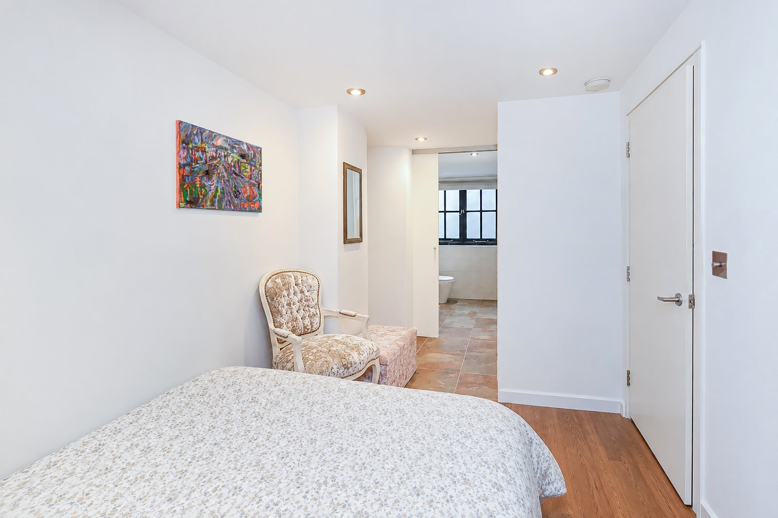 Flat Mansford Street in Greater London