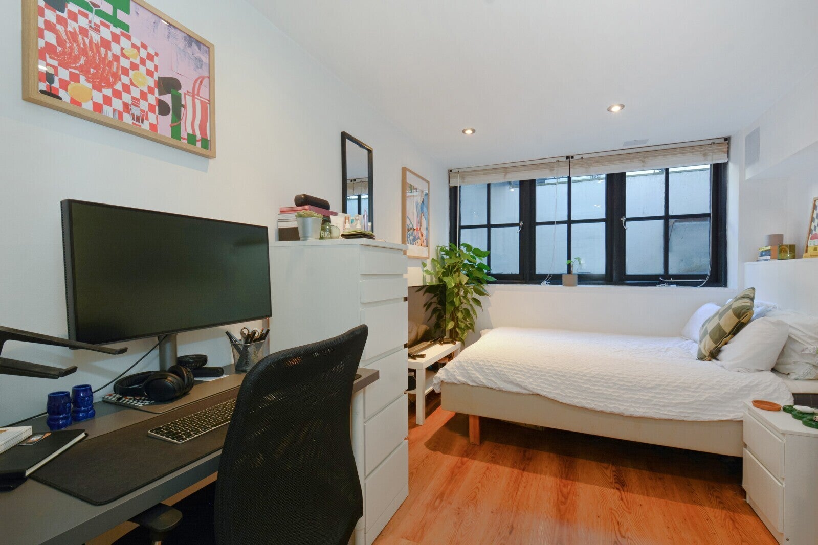 Flat Mansford Street in Greater London