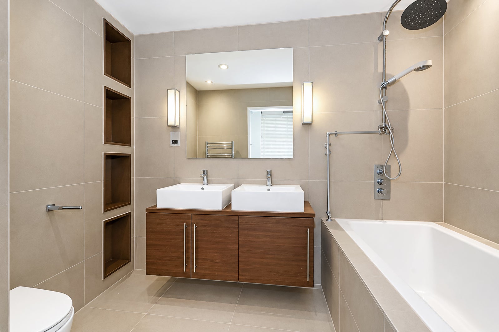 Flat Mansford Street in Greater London
