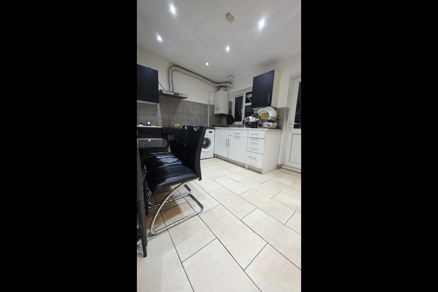 Room Oaklands Park Avenue in Greater London