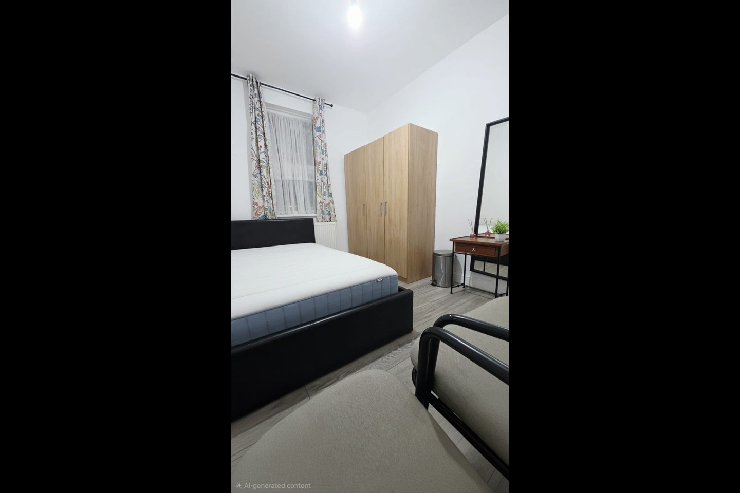 Room Oaklands Park Avenue in Greater London