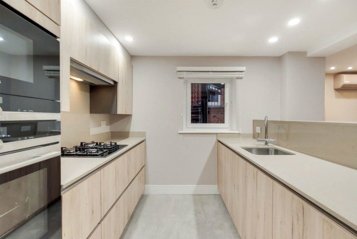 Flat Fitzjohn's Avenue in Greater London