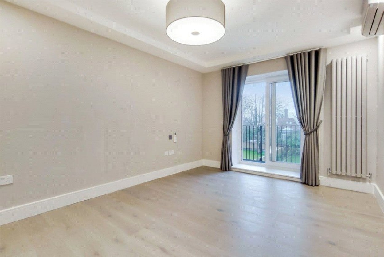 Flat Fitzjohn's Avenue in Greater London
