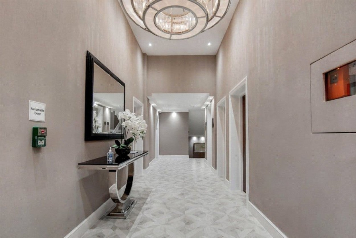 Flat Fitzjohn's Avenue in Greater London