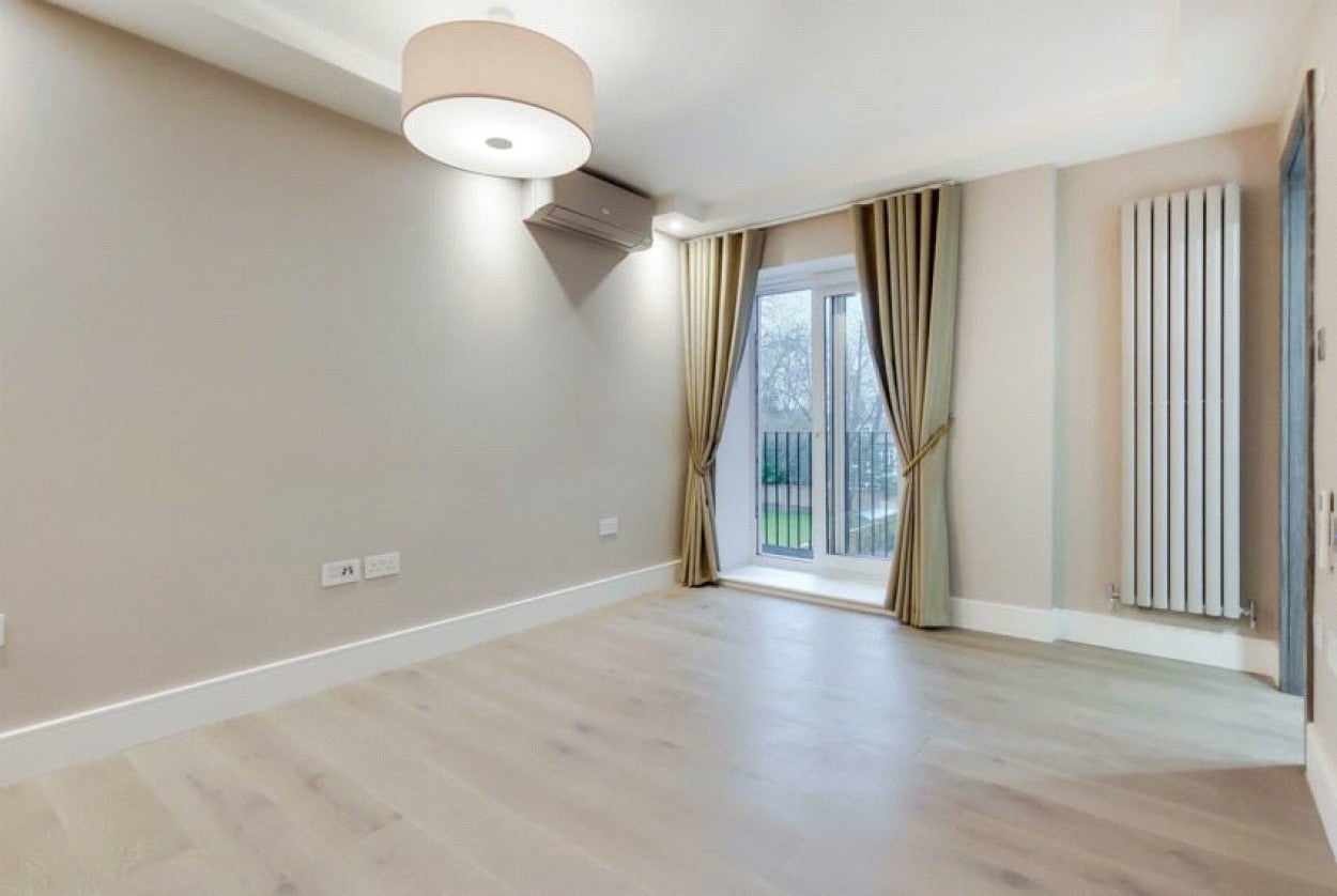 Flat Fitzjohn's Avenue in Greater London