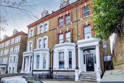 Flat Belsize Avenue in Greater London