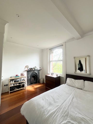 Flat Belsize Avenue in Greater London