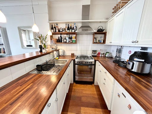 Flat Belsize Avenue in Greater London