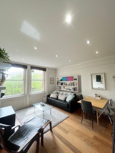 Flat Belsize Avenue in Greater London