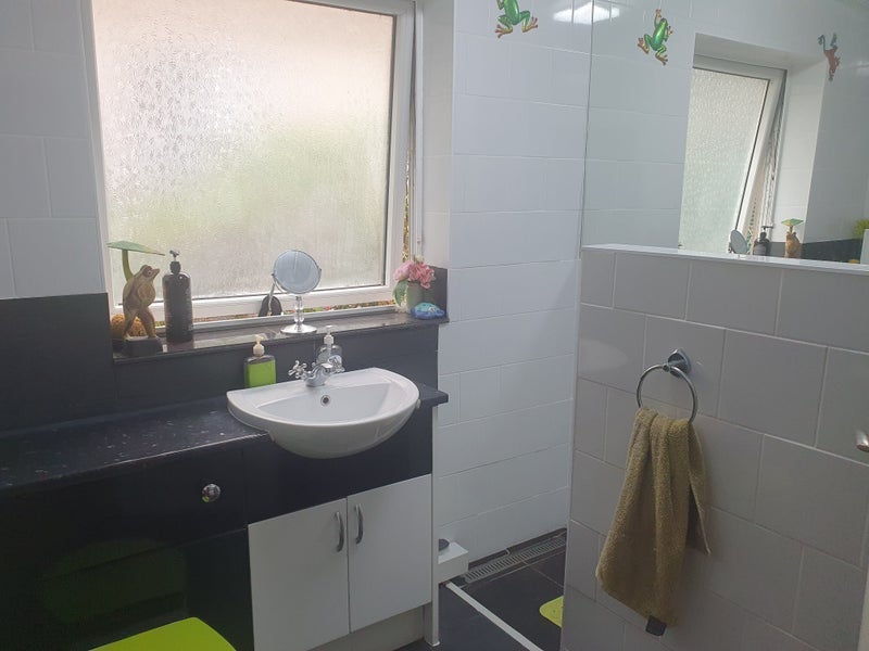 Room Evering Avenue in Poole