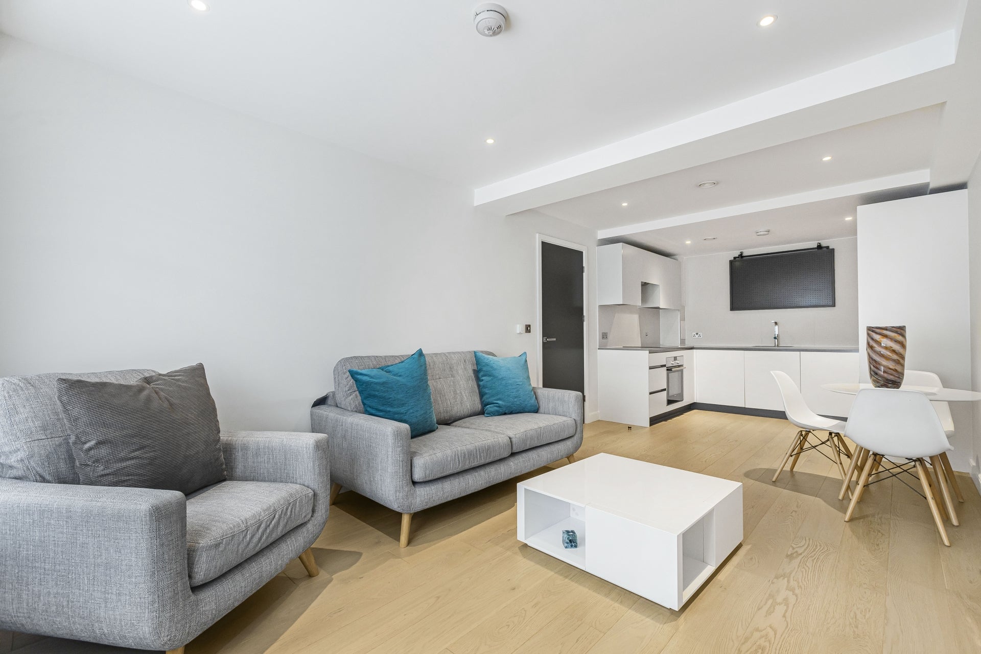 Flat Kingsland Road in Greater London