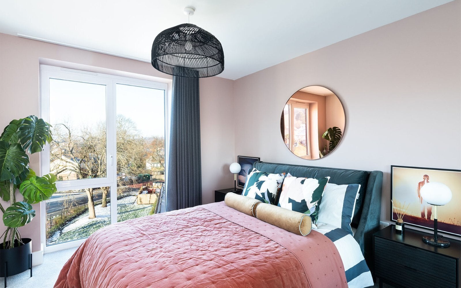 Flat Desborough Road in High Wycombe