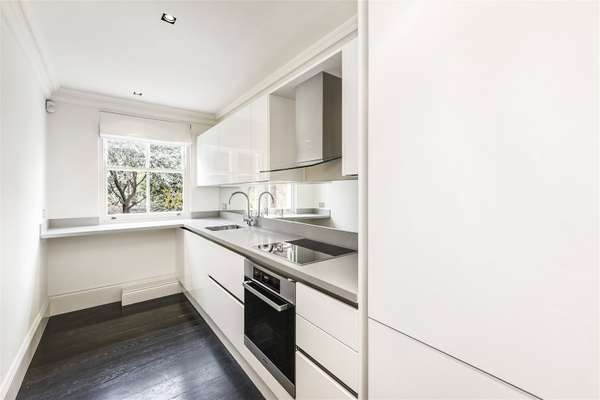 Flat Evelyn Gardens in Greater London