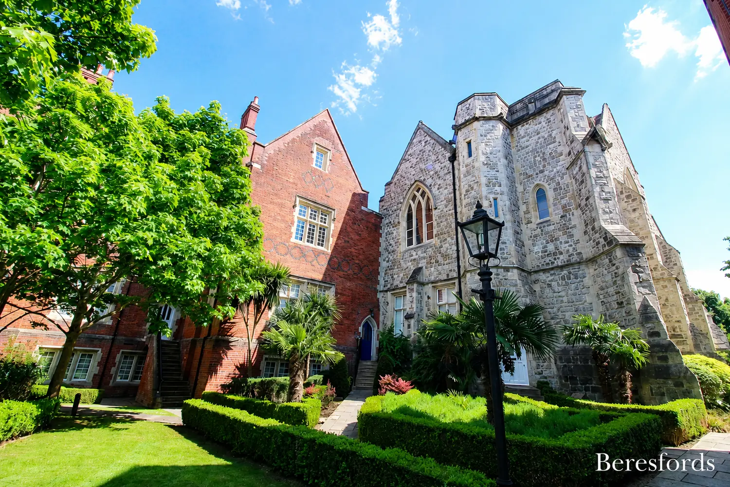 Flat Pastoral Way in Brentwood