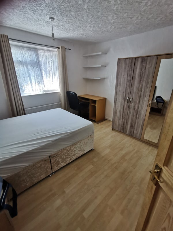 Room Absalom Drive in Manchester