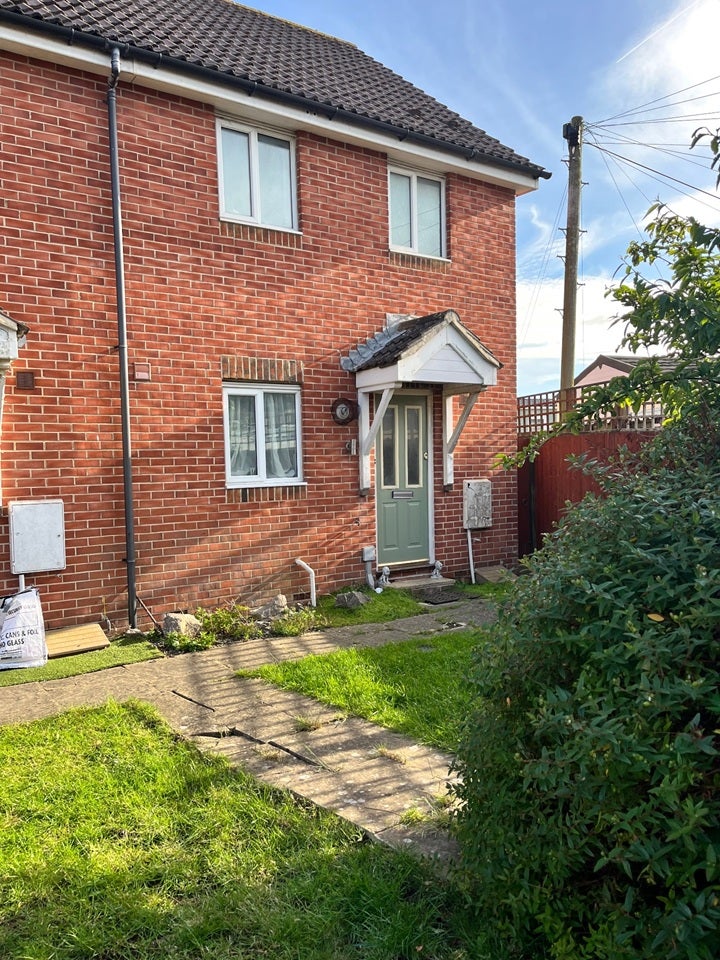 House Salmon Close in Severn Beach