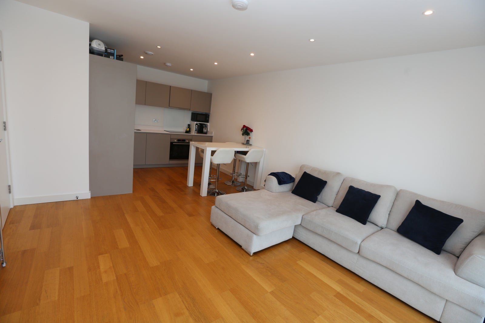 Flat Samara Drive in Greater London