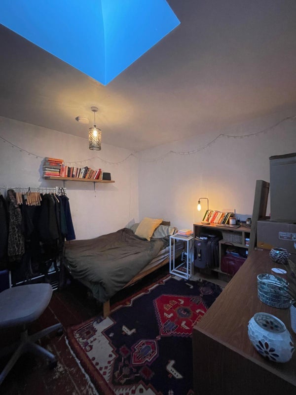 Room Hermitage Road in Greater London