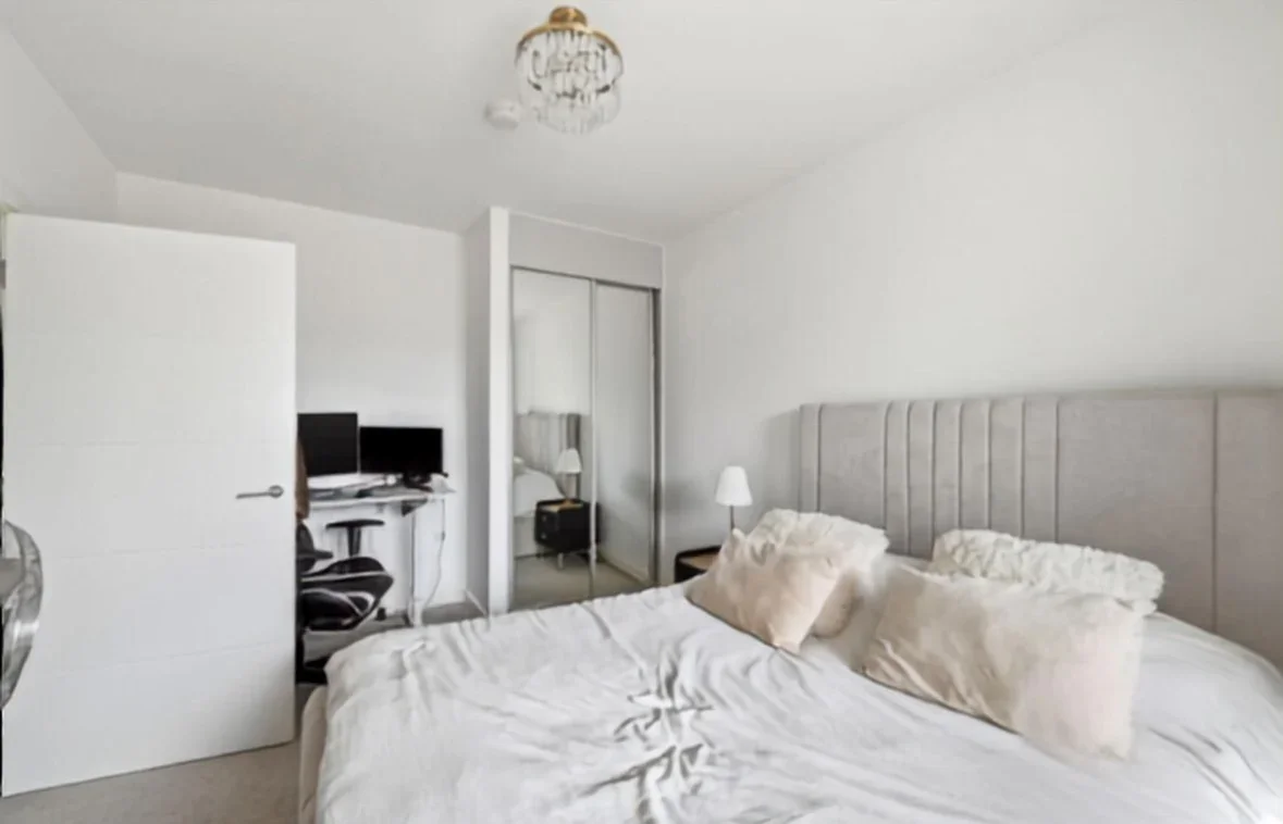 Flat Frogley Park in Greater London