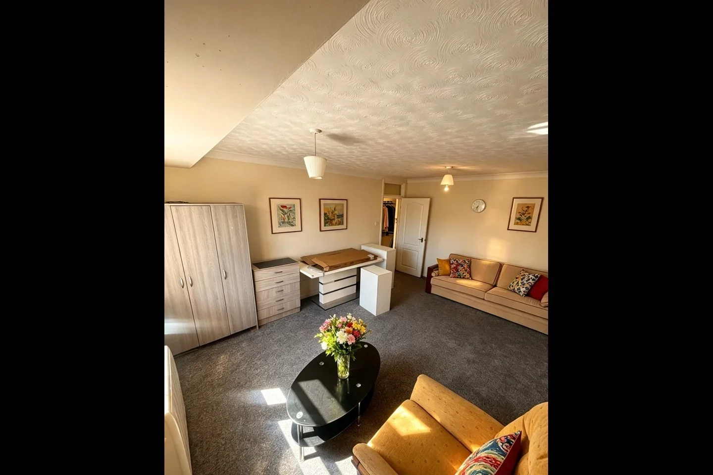 Room Cavendish Avenue in Greater London