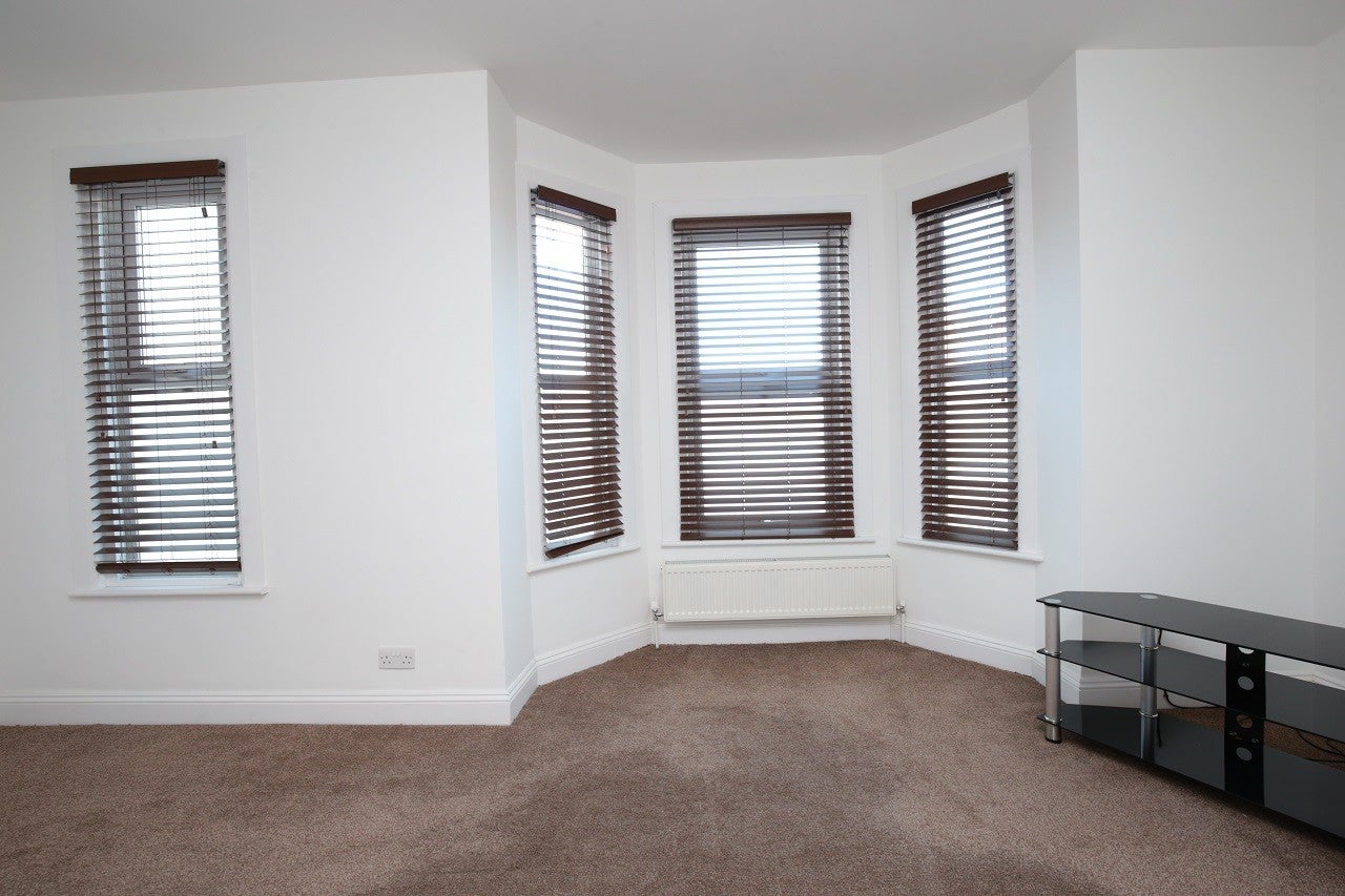 Flat Hockliffe Road in Leighton Buzzard