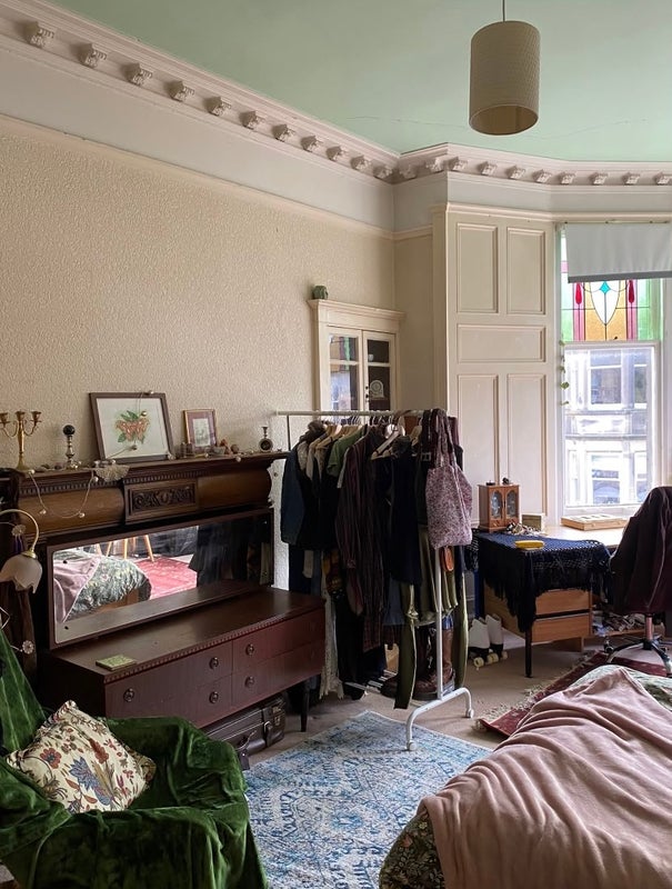Room Strathfillan Road in City of Edinburgh