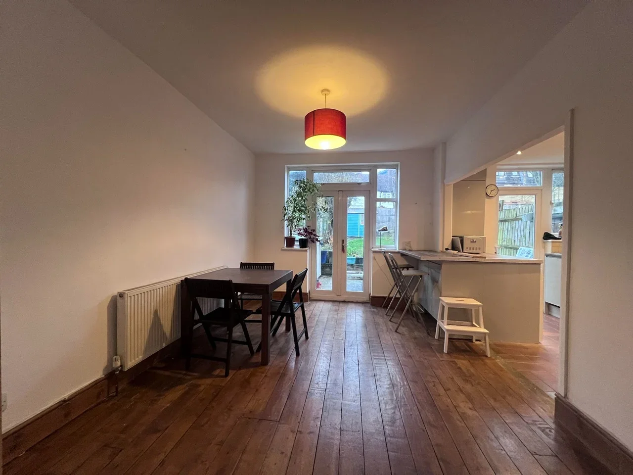Room Ferndale Avenue in Greater London