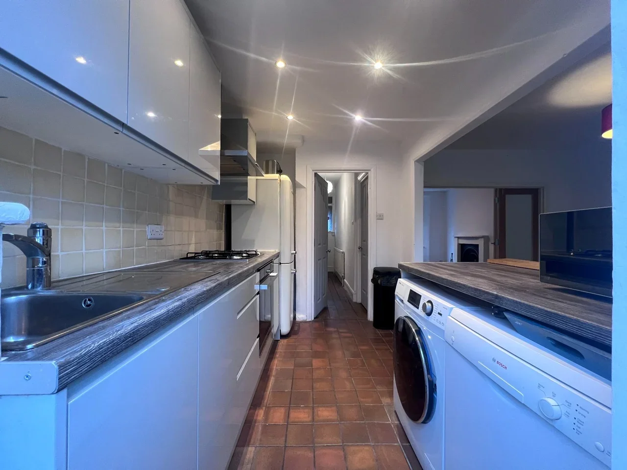 Room Ferndale Avenue in Greater London