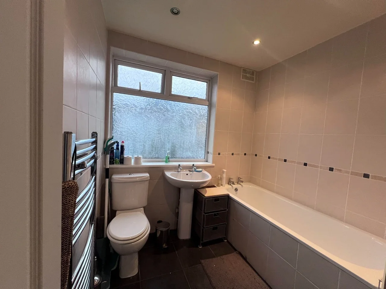 Room Ferndale Avenue in Greater London