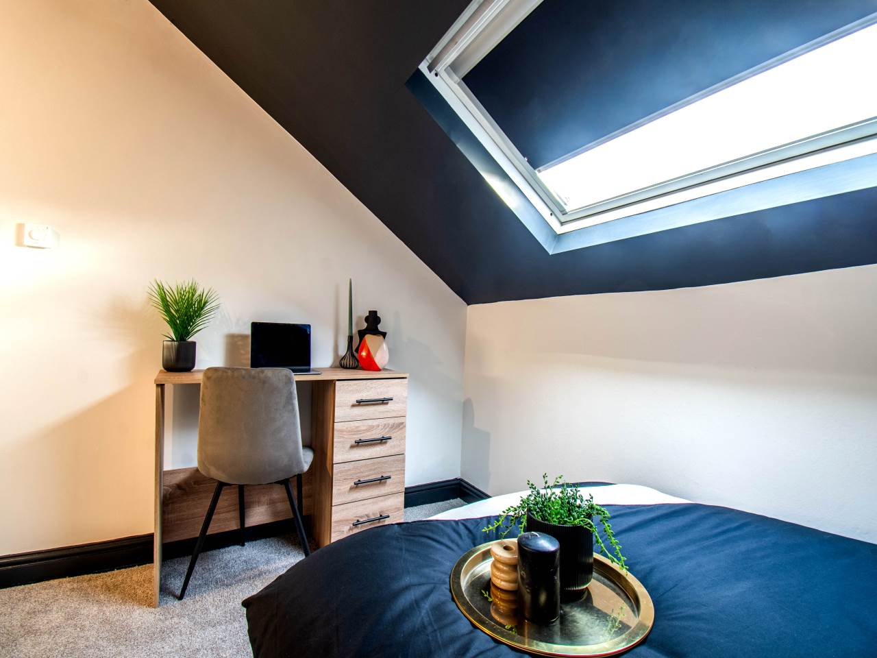 Room Back Harehills Avenue in Leeds