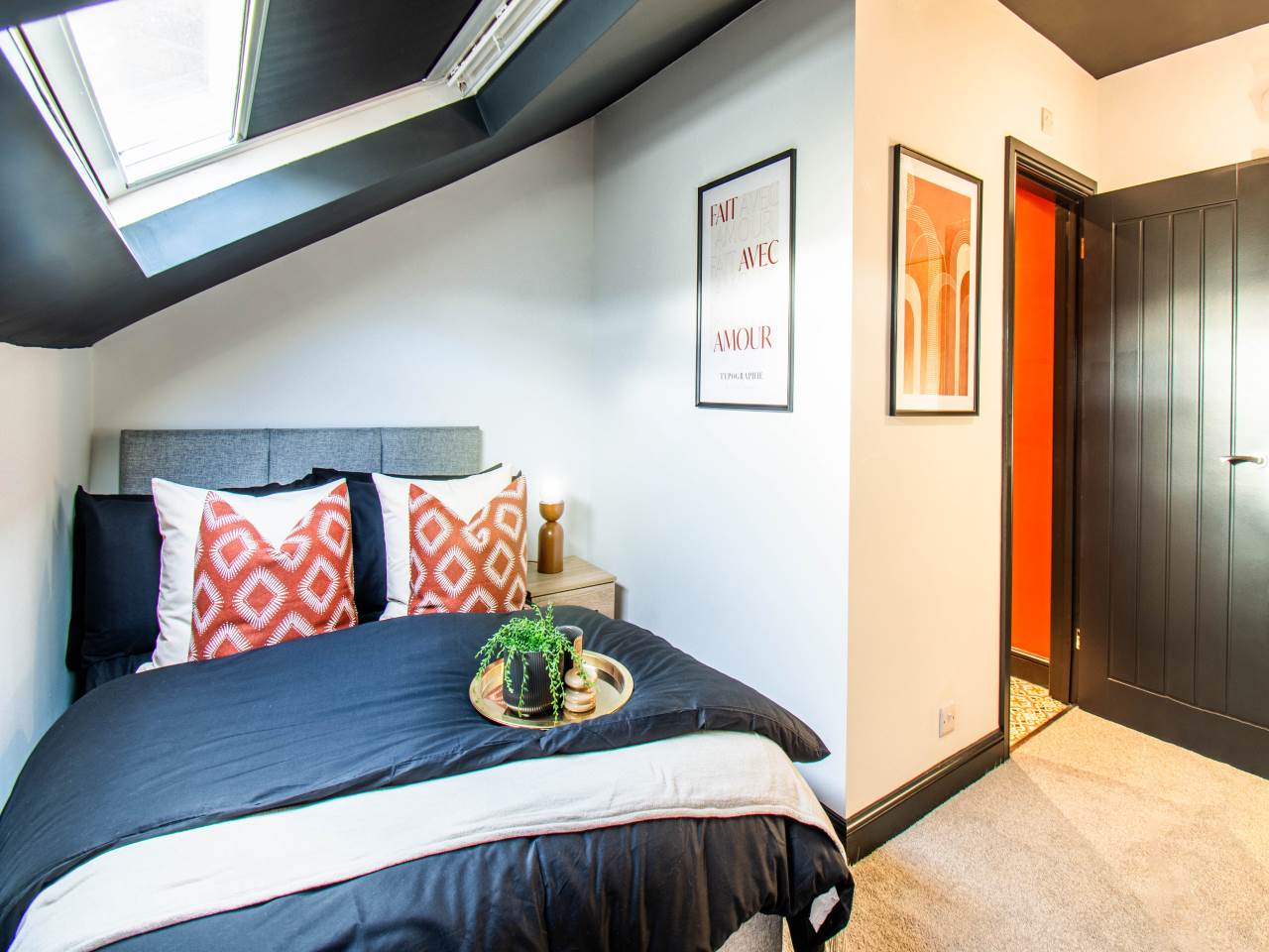 Room Back Harehills Avenue in Leeds