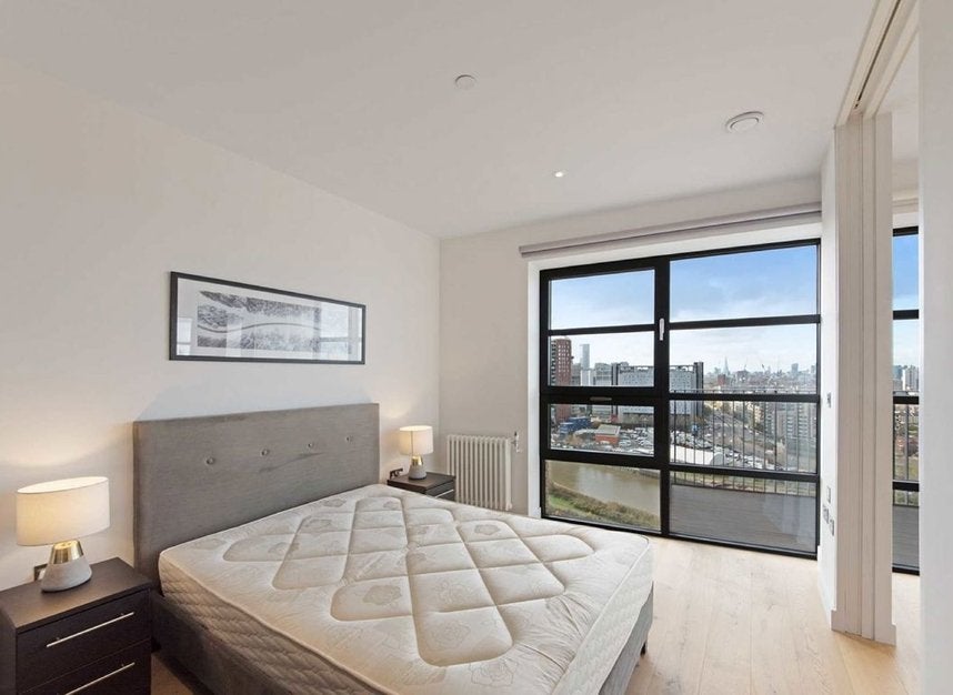 Flat Lyell Street in Greater London